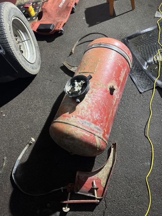 Продам газ балон 100литров