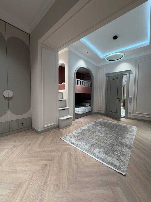 4-комн. в "Банковском доме", 180 м², центр, полностью укомплектована `