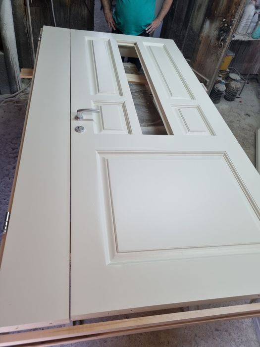 Usi interior  lemn masiv STEJAR/TEI usi  exterior  stratificate Pin