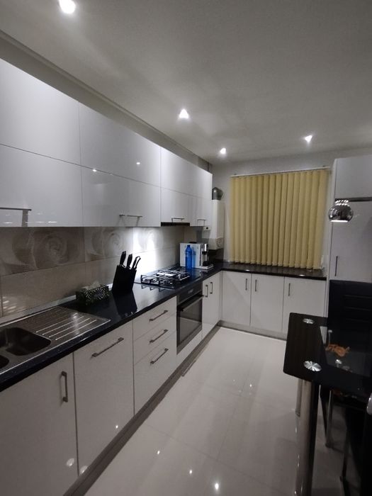Inchiriez apartamanet 2 camere Bl Decebal