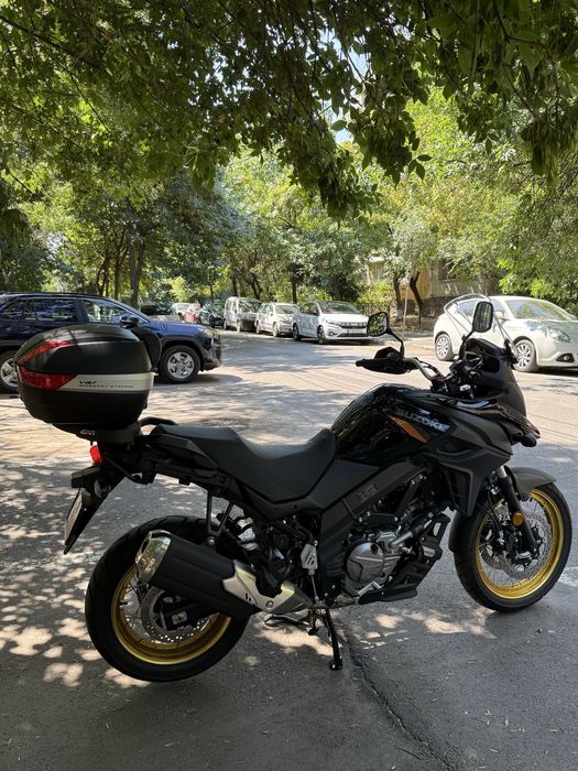 Suzuki V-Strom 650XT an 2025, rulaj 2700 km, impecabilă, accesorizată*