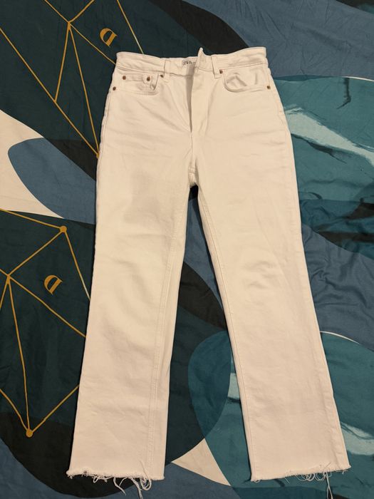 Blugi Zara.