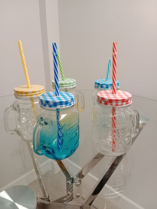 Кружка банка с трубочкой