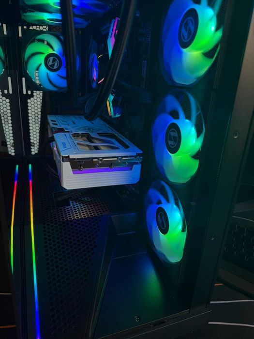 Геймърски компютър Ryzen 7 9700X, RX 9060 XT, DDR5 32GB