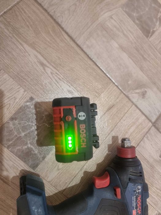 Ударен гайковерт BOSCH GDX 18V-200 и батерия BOSCH 5Ah