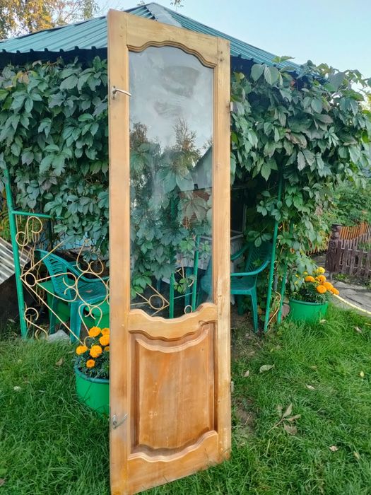 Продам дверь р. 2м4см -59 см.