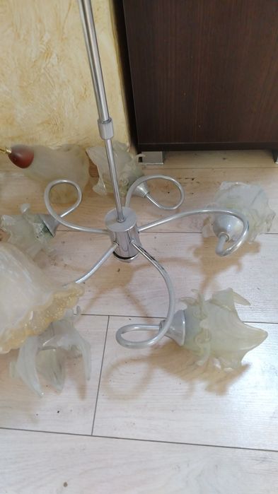 Продам бу Газплиту, Стулья, Вытяжку, Люстры,
