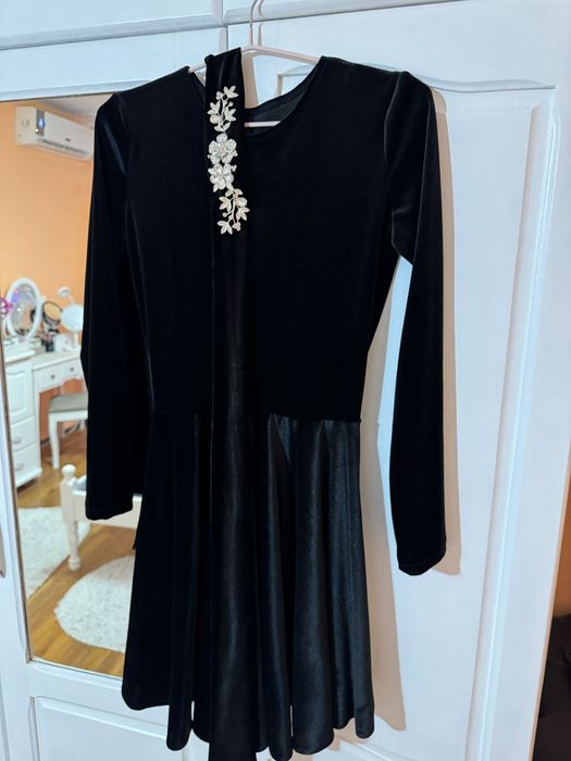 Официална велурена черна рокля