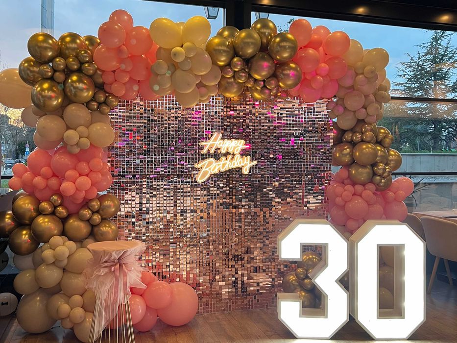 Декоративна стена от ПАЙЕТИ