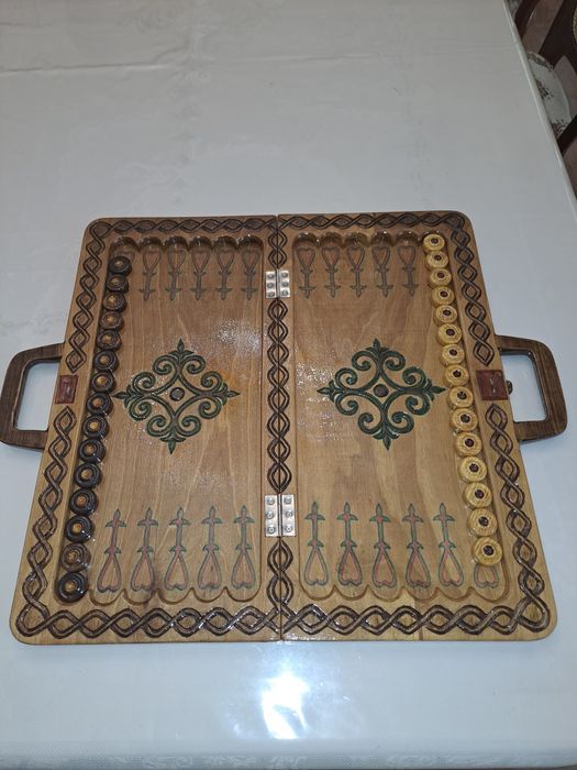 Продаётся нарды 3 в одном, нарды, шахматы и шашки