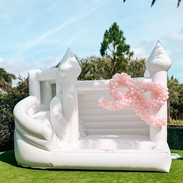 Castel gonflabil bubble house trambulina masinute electrice kart anima