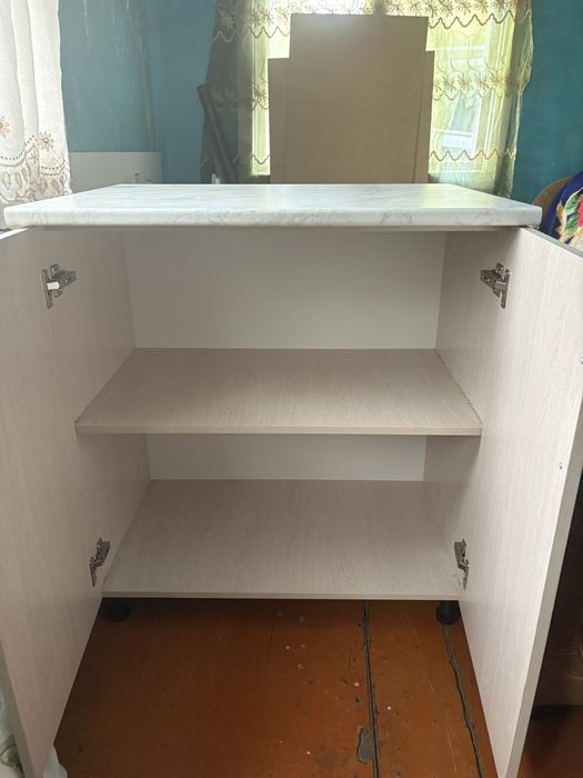 Продам шкаф кухонный новый