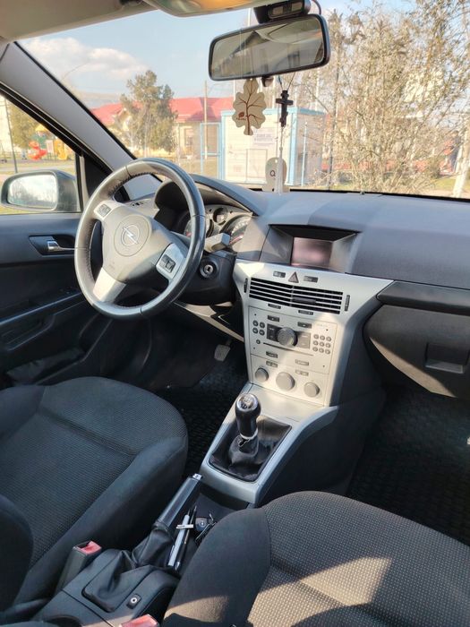 Vand Opel Astra 2011, 1.6, benzina