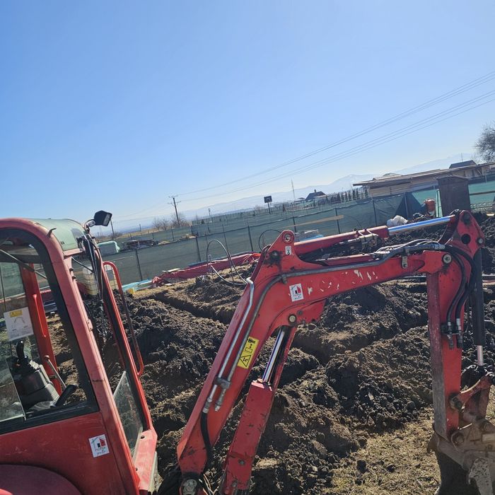 Lucrări cu miniexcavator, fundații,săpături, canalizări
