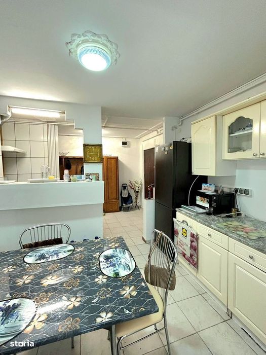 Apartament 3 camere, decomandat, centrală, zona Lipovei