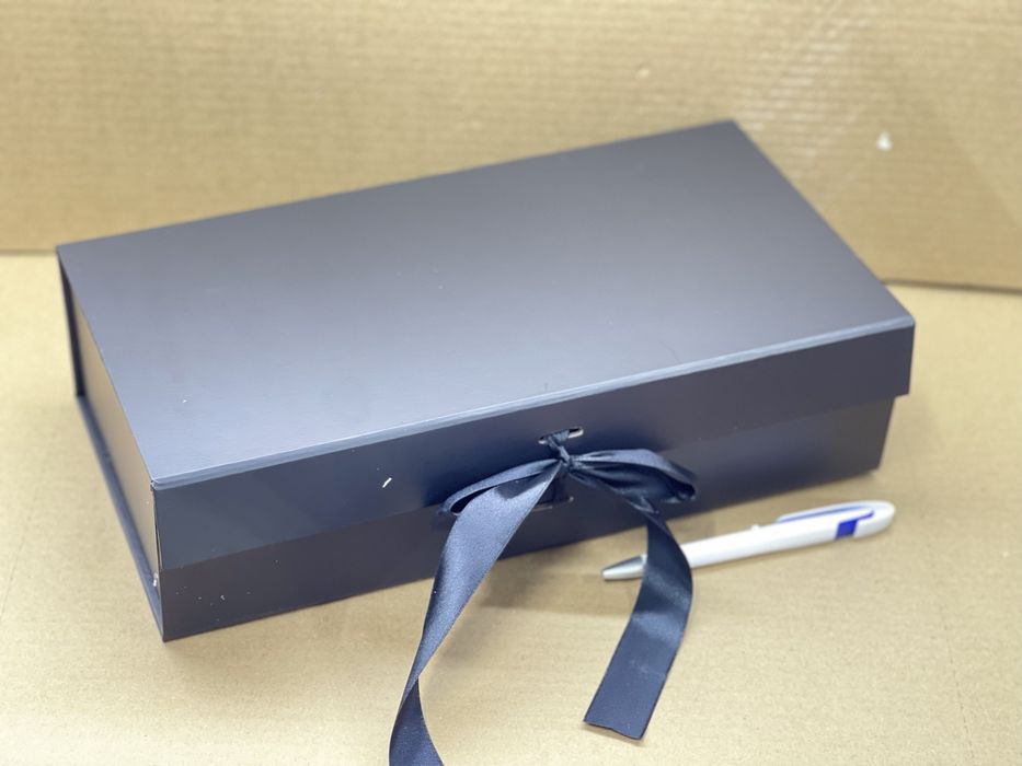 коробка плотная для подарков