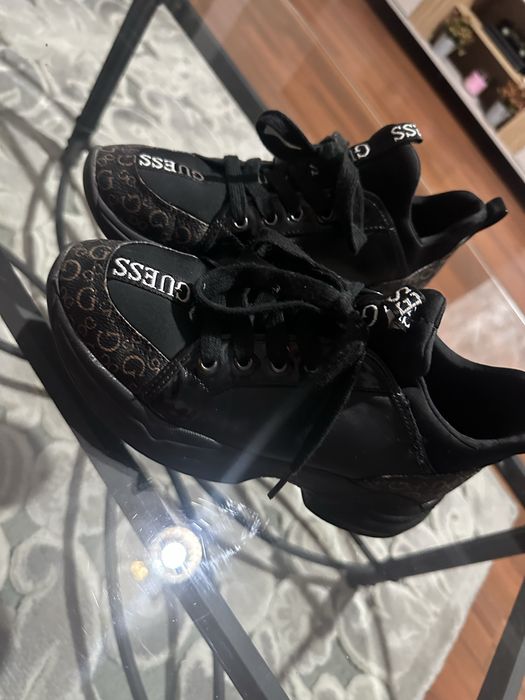 Adidasi Guess, marimea 39