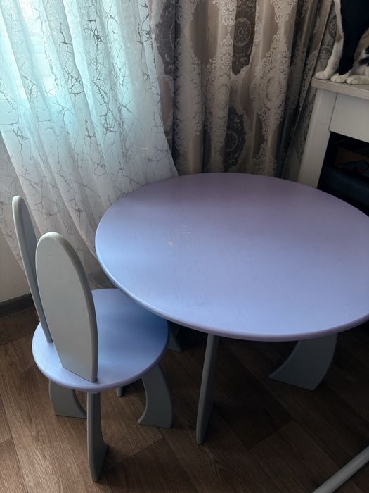 продаю стол и 2 стульчика
