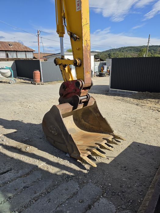 Excavator pe Roti JCB JS130