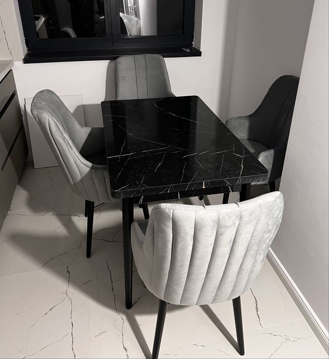 Vand 4 scaune de bucatarie/living noi