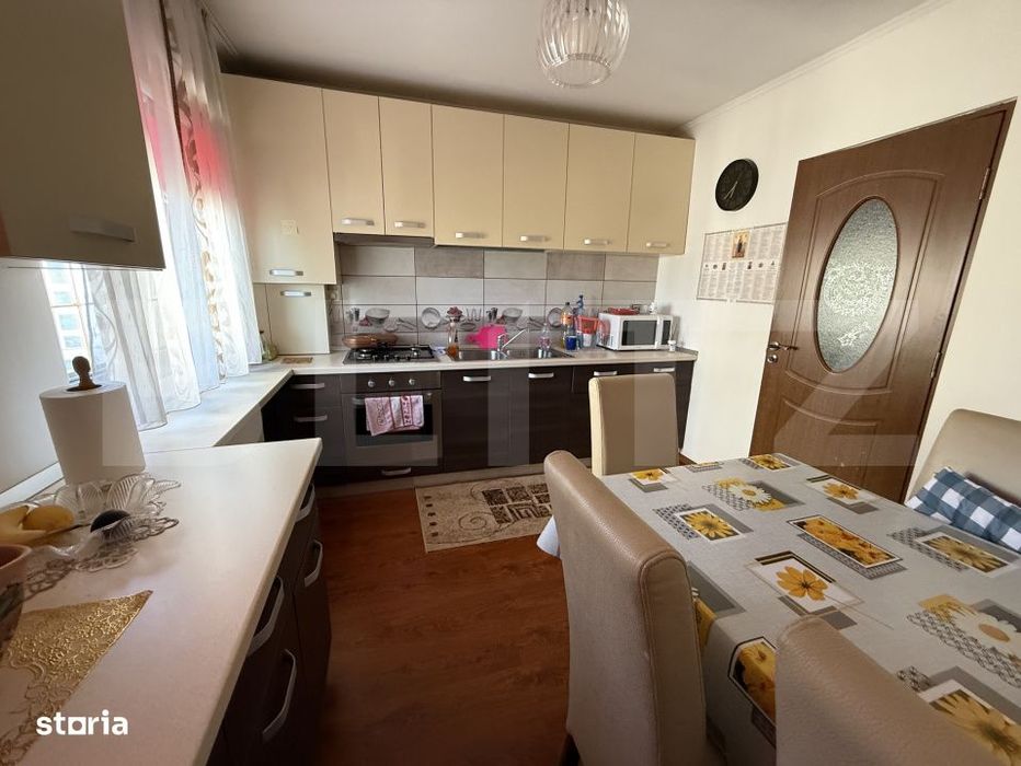 Apartamen 3 camere, 65 mp, zona Micro 16