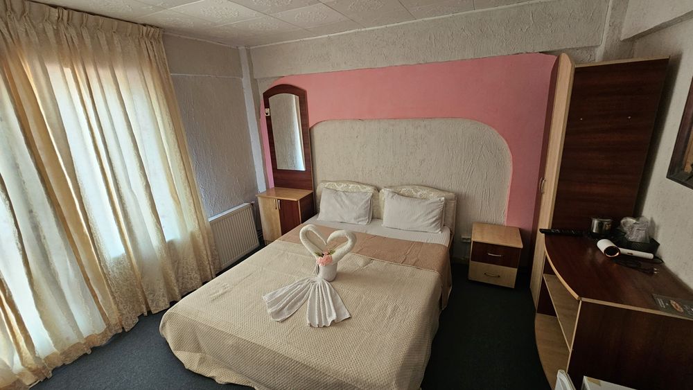Camera de închiriat