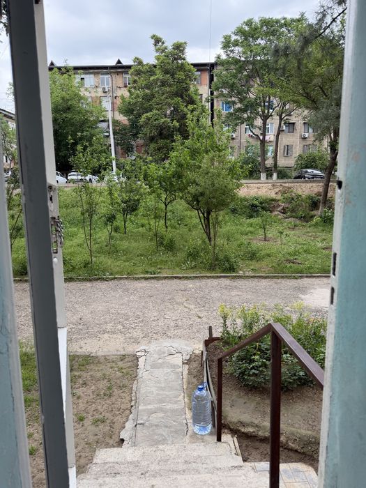 Себзорда 3/1/9 уй сотилади оркадан эшик очилган огород бор