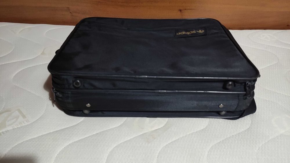 Adidas голяма бизнес чанта/куфарче за ръчен багаж/лаптоп/ документи