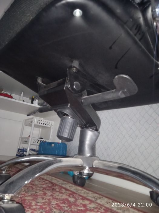 Кресло офисный отличное  состояния