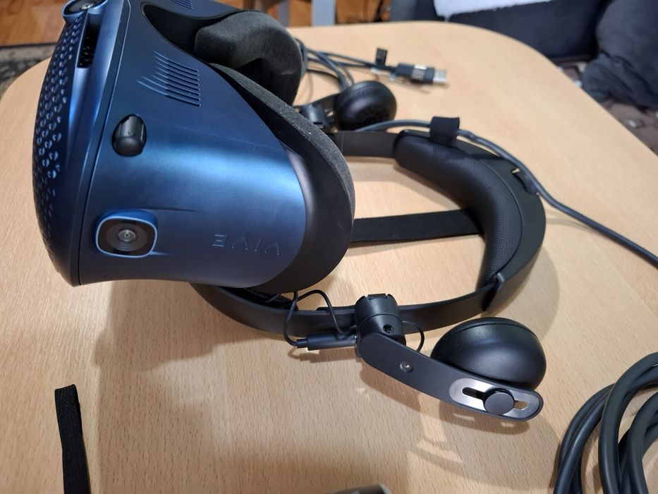 KIT / SET Cască VR HTC Vive Cosmos.
