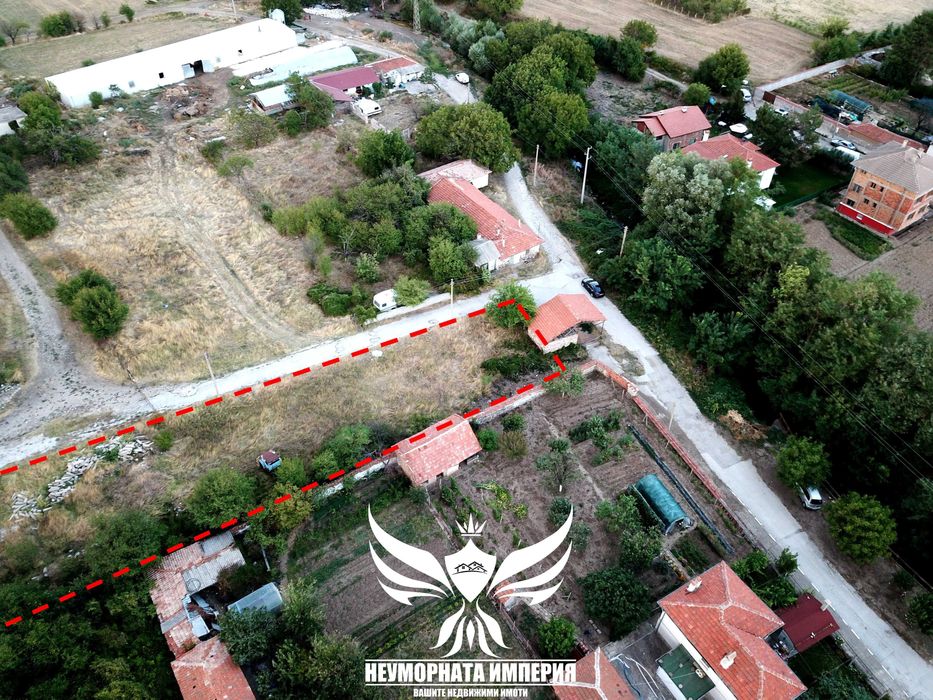 Продавам парцел 1592кв.м. в с.Долнослав, статут за НТП Стопански Двор