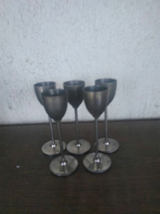 Продавам 5 броя дьлбоко посребрени Руски чашки