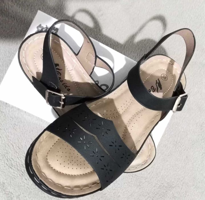Дамски  черни сандали. 
 Р-р 38 / стелка 24 см.