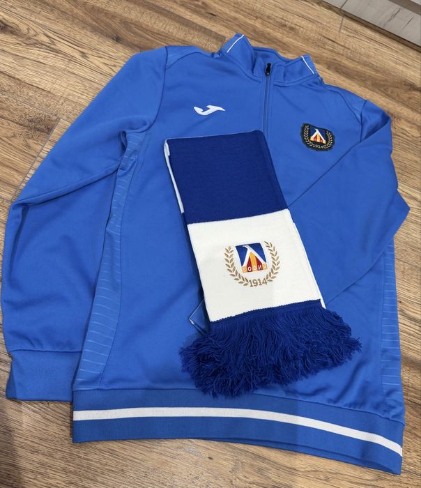 Суитчер, тениска и шал на ФЛ Левски