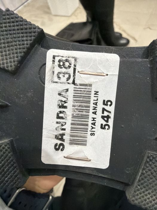 Продаю новые сапоги Sandra