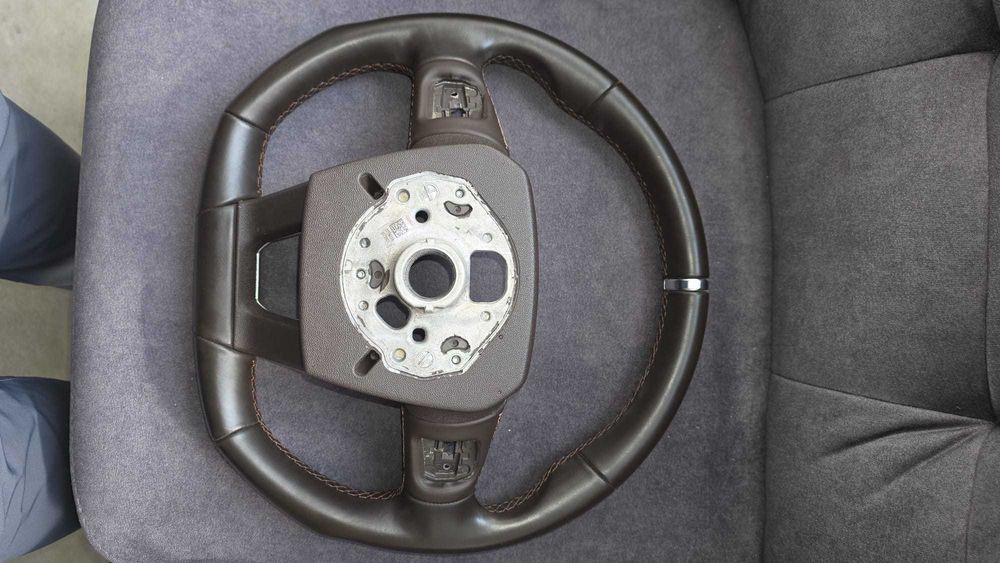 Vând volan original Lamborghini Urus