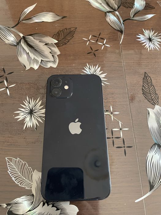Продавам Iphone 12 64gb