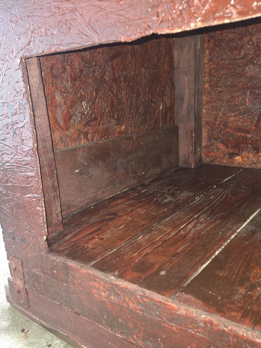 Cusca cățel de culoare vișinie