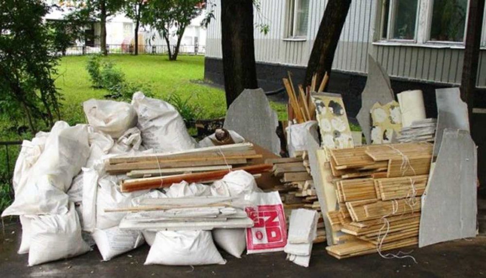 Te scapam de Mobila veche , saltele uzate ,moloz si gunoi