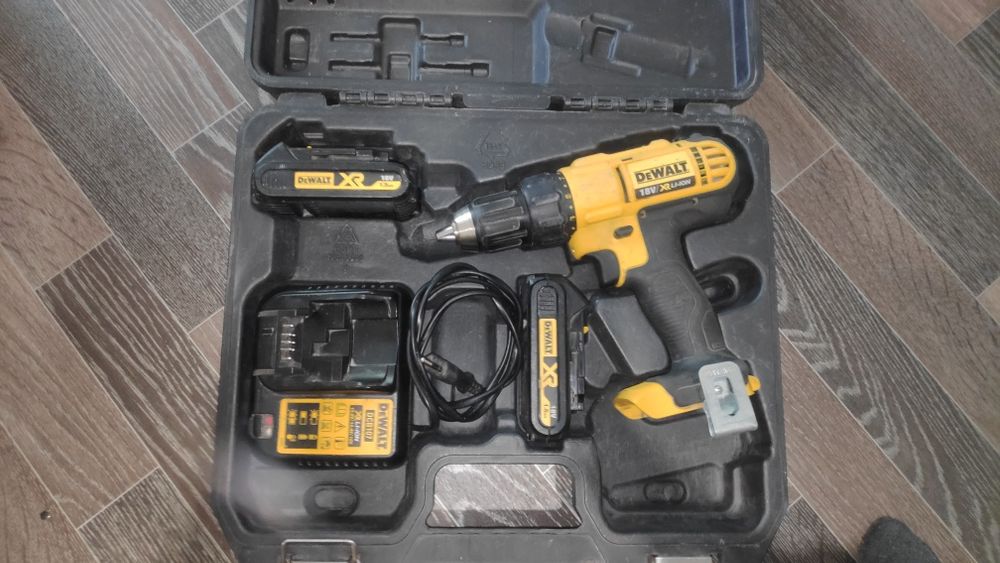 Шуруповерт Dewalt