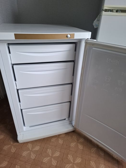 Продам морозильную камеру INDEZIT