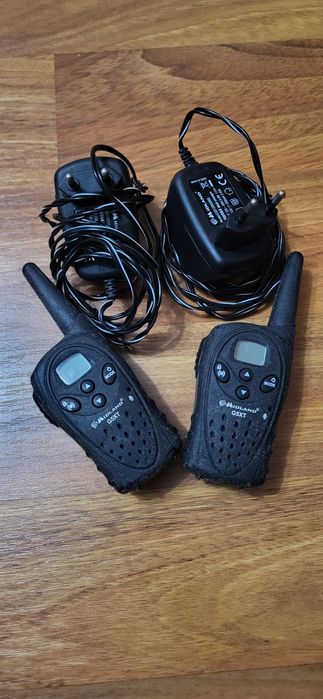Vând două stații walkie talkie