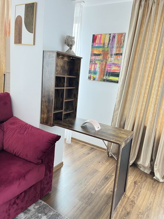 Birou pliabil pe perete