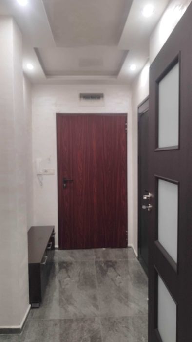 Под наем двустаен в нова сграда в центъра на София