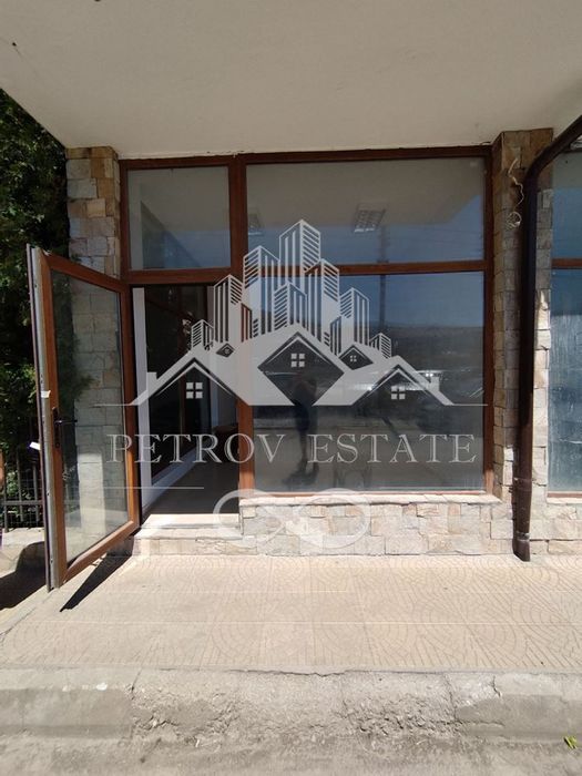 Дава се под наем Магазин в Велинград - 24 кв.м за 153 € - Снимка #2