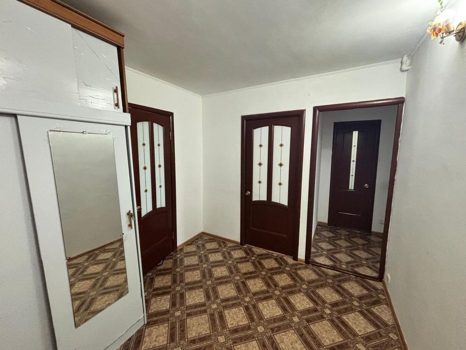 Продам 2 комн. квартиру в 8 мкр