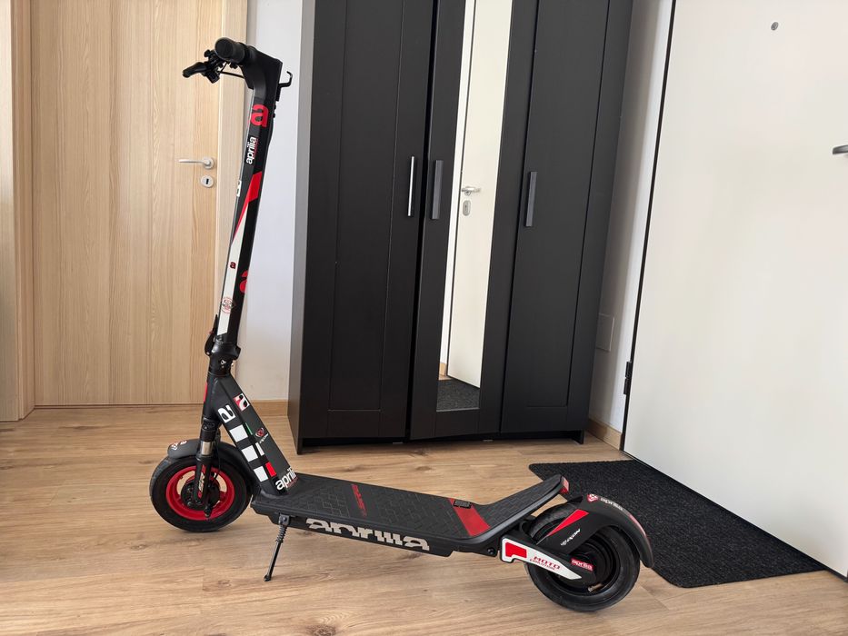 Trotinetă electrică Aprilia esr2
