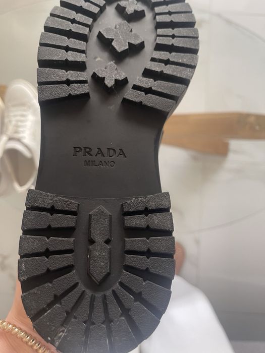 Обувки Prada, Hogan