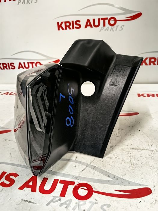 Ляв външен стоп Peugeot 5008 /Пежо 5008 2023г - LED