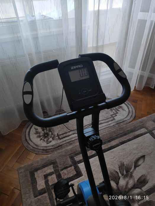 Bicicleta fitness Zipro Future X, Volanta 4.5kg, Greutate max 110 kg, 8 nivele, cu afisaj dist , puls , kcal, pliabil